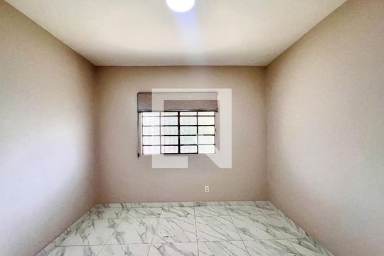 Quarto 1 de casa para alugar com 4 quartos, 490m² em Glória, Belo Horizonte
