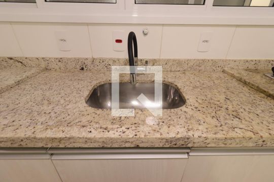 Sala / Cozinha - Pia de apartamento à venda com 2 quartos, 63m² em Vila Pires, Santo André