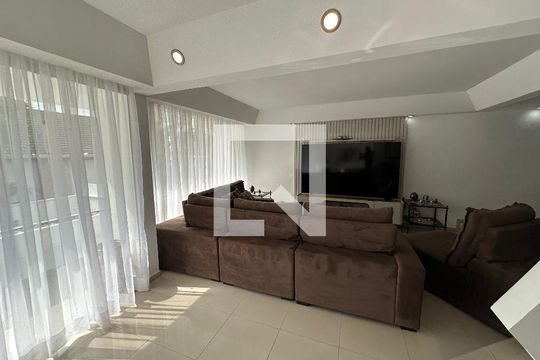 Sala de casa de condomínio para alugar com 4 quartos, 348m² em Residencial Tres (alphaville), Santana de Parnaíba