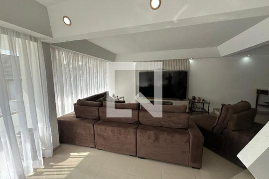 Sala de casa de condomínio para alugar com 4 quartos, 348m² em Residencial Tres (alphaville), Santana de Parnaíba