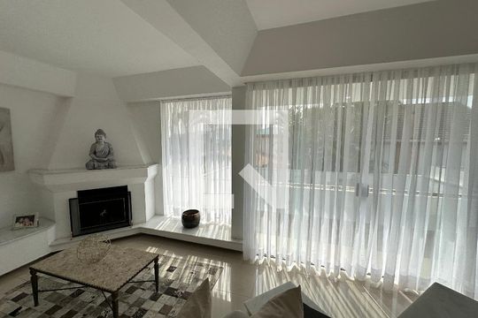 Sala de casa de condomínio para alugar com 4 quartos, 348m² em Residencial Tres (alphaville), Santana de Parnaíba