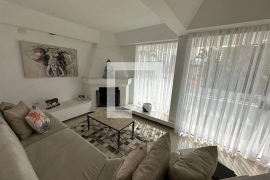 Sala de casa de condomínio para alugar com 4 quartos, 348m² em Residencial Tres (alphaville), Santana de Parnaíba