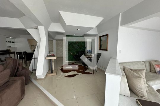 Sala de casa de condomínio para alugar com 4 quartos, 348m² em Residencial Tres (alphaville), Santana de Parnaíba