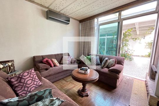 Sala de Estar de casa à venda com 4 quartos, 390m² em Vila Pirajussara, São Paulo