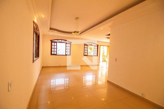 Sala  de casa à venda com 5 quartos, 330m² em Alto Caiçaras, Belo Horizonte