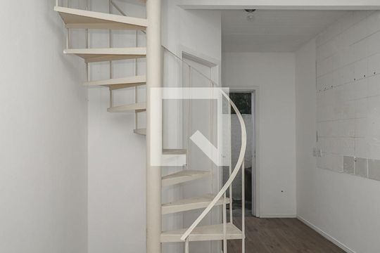 Sala de casa de condomínio à venda com 1 quarto, 36m² em Bom Jesus, Porto Alegre