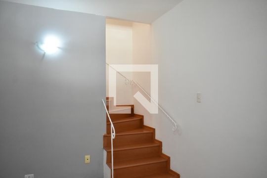 Escada de casa à venda com 2 quartos, 124m² em Vila da Saúde, São Paulo