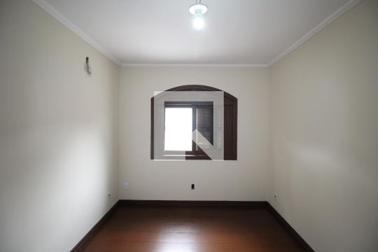 Quarto 2 de apartamento para alugar com 3 quartos, 80m² em Jardim Itu, Porto Alegre
