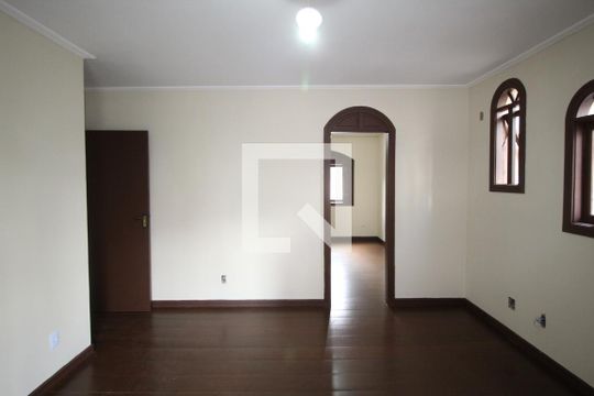 Apartamento para alugar com 3 quartos, 80m² em Jardim Itu, Porto Alegre