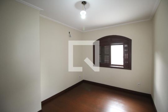 Apartamento para alugar com 3 quartos, 80m² em Jardim Itu, Porto Alegre