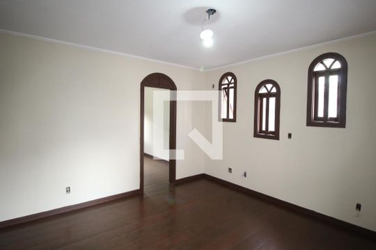 Apartamento para alugar com 3 quartos, 80m² em Jardim Itu, Porto Alegre