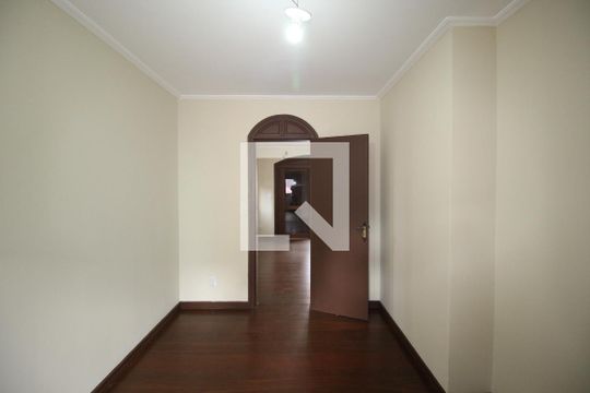 Apartamento para alugar com 3 quartos, 80m² em Jardim Itu, Porto Alegre