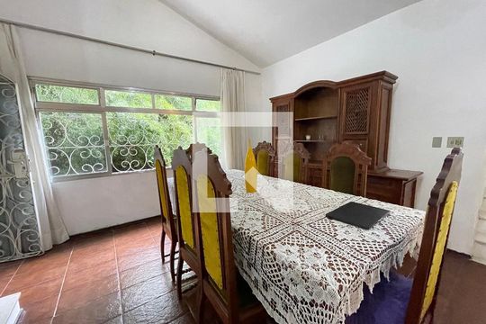 Sala de Estar de casa para alugar com 3 quartos, 917m² em Vila Indiana, São Paulo