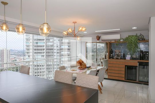 Sala e Varanda Gourmet de apartamento à venda com 4 quartos, 136m² em Barra Funda, São Paulo