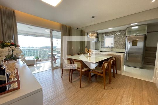 Sala de apartamento à venda com 3 quartos, 139m² em Jardim Arpoador, São Paulo