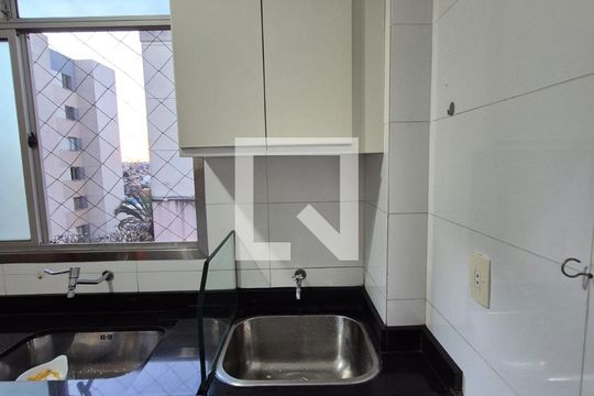 Cozinha de apartamento para alugar com 3 quartos, 61m² em Cardoso, Belo Horizonte