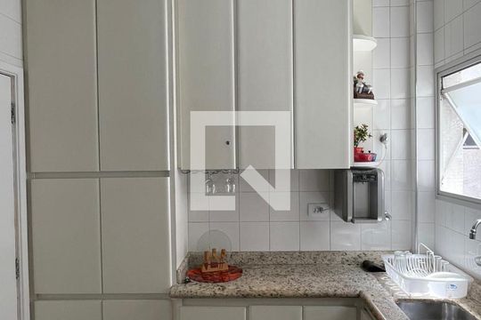 Cozinha de apartamento para alugar com 3 quartos, 100m² em Barra Funda, Guarujá