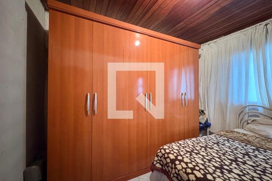 Suíte  de casa à venda com 3 quartos, 400m² em Vila Palmeiras, São Paulo