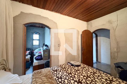 Suíte  de casa à venda com 3 quartos, 400m² em Vila Palmeiras, São Paulo