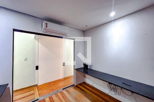Quarto 1 de casa para alugar com 5 quartos, 318m² em Tatuapé, São Paulo