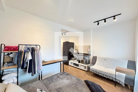 Quarto de kitnet/studio à venda com 1 quarto, 28m² em Jardim das Acacias, São Paulo