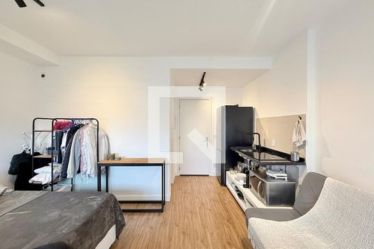 Quarto de kitnet/studio à venda com 1 quarto, 28m² em Jardim das Acacias, São Paulo