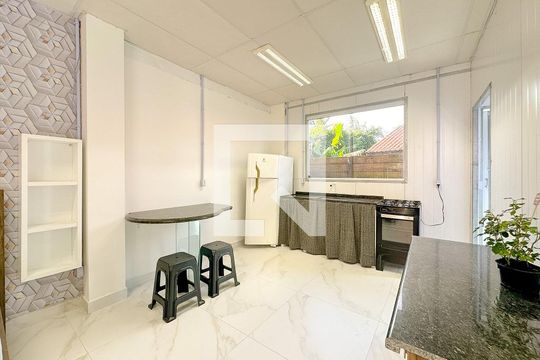 Sala de casa para alugar com 1 quarto, 30m² em São João do Rio Vermelho, Florianópolis