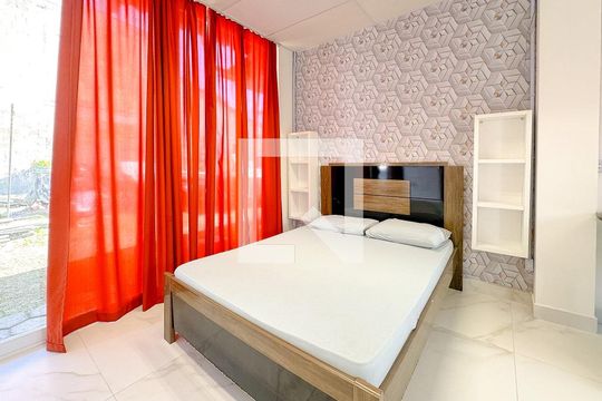 Quarto de casa para alugar com 1 quarto, 30m² em São João do Rio Vermelho, Florianópolis