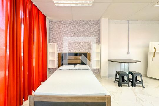 Quarto de casa para alugar com 1 quarto, 30m² em São João do Rio Vermelho, Florianópolis