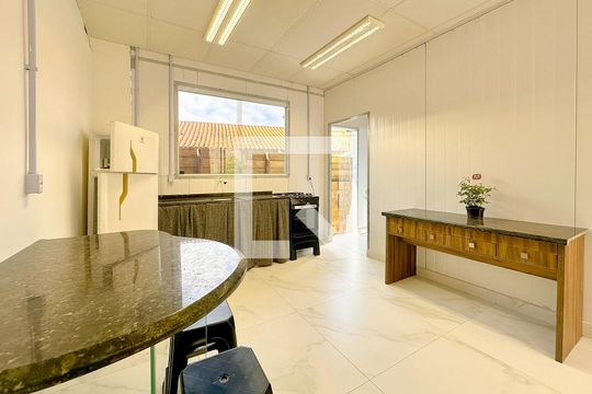 Sala de casa para alugar com 1 quarto, 30m² em São João do Rio Vermelho, Florianópolis