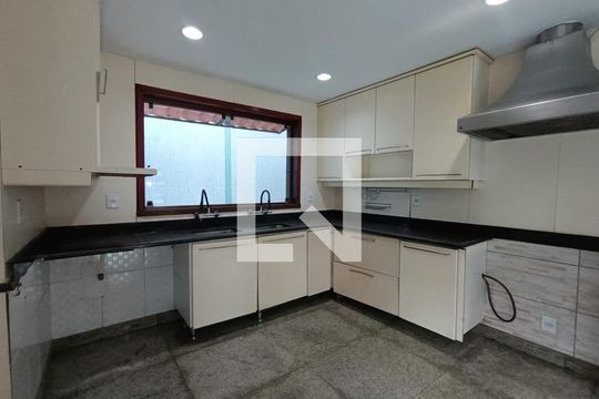 Casa para alugar com 4 quartos, 420m² em Jardim Riacho das Pedras, Contagem
