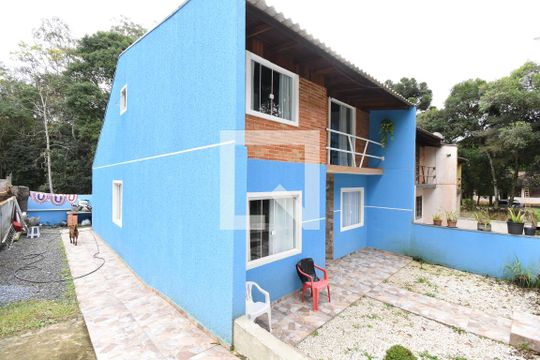 Área externa de casa à venda com 3 quartos, 156m² em Barreirinha, Curitiba