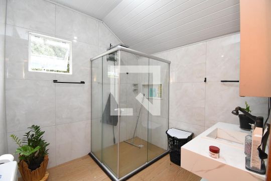 Banheiro da Suíte de casa à venda com 3 quartos, 156m² em Barreirinha, Curitiba