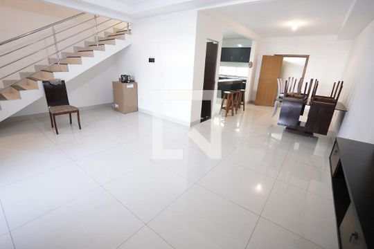 Sala de casa à venda com 3 quartos, 136m² em Parque Amazonia, Goiânia