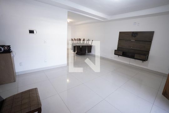 Sala de casa à venda com 3 quartos, 136m² em Parque Amazonia, Goiânia