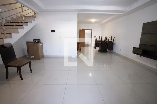 Sala de casa à venda com 3 quartos, 136m² em Parque Amazonia, Goiânia