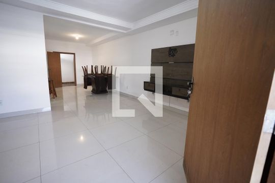Sala de casa à venda com 3 quartos, 136m² em Parque Amazonia, Goiânia