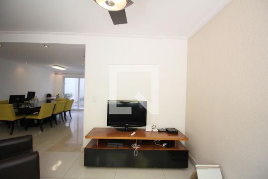 Casa para alugar com 4 quartos, 210m² em Jardim Colombo, São Paulo