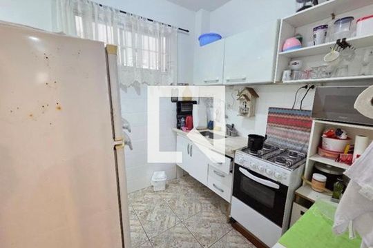 Cozinha de apartamento para alugar com 1 quarto, 42m² em Aviação, Praia Grande