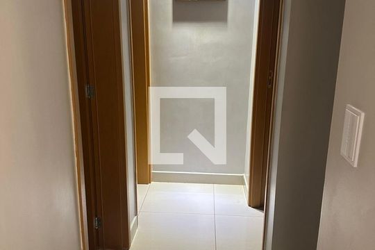 Corredor de apartamento à venda com 3 quartos, 77m² em Setor Oeste, Goiânia