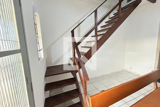Escada de casa à venda com 5 quartos, 191m² em Pilares, Rio de Janeiro
