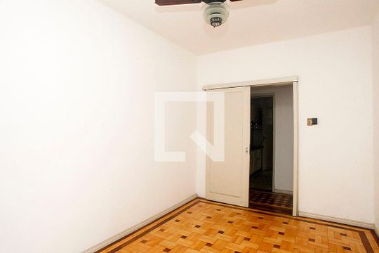 Quarto de apartamento para alugar com 1 quarto, 58m² em Azenha, Porto Alegre