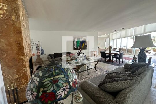 Sala de casa de condomínio à venda com 4 quartos, 936m² em Residencial Morada dos Lagos, Barueri