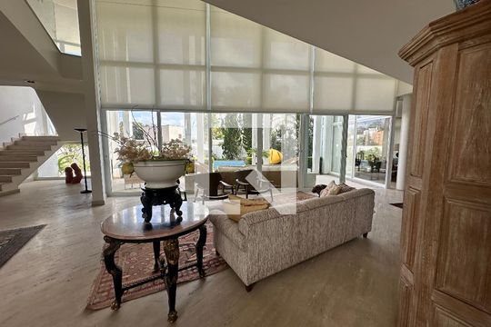Sala de casa de condomínio à venda com 4 quartos, 936m² em Residencial Morada dos Lagos, Barueri
