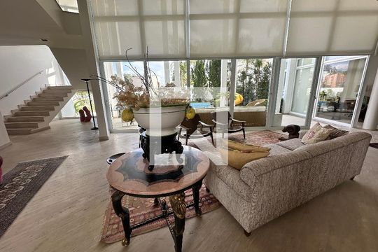 Sala de casa de condomínio à venda com 4 quartos, 936m² em Residencial Morada dos Lagos, Barueri