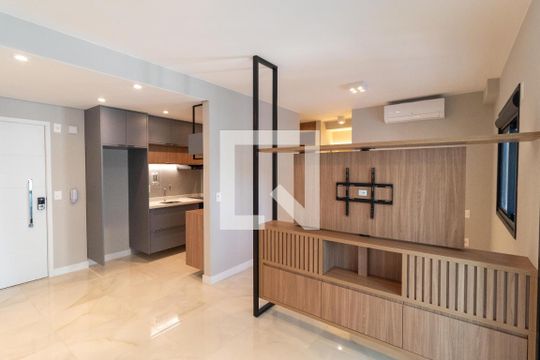 Salas de kitnet/studio para alugar com 1 quarto, 46m² em Centro, Campinas