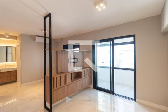 Salas de kitnet/studio para alugar com 1 quarto, 46m² em Centro, Campinas