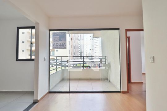 Sala de apartamento para alugar com 2 quartos, 64m² em Shopping Park, Uberlândia