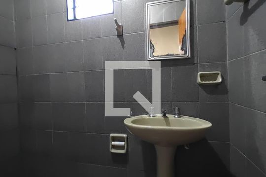 Banheiro social de casa para alugar com 3 quartos, 140m² em Pacaembu, Uberlândia
