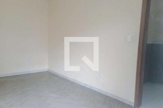 Quarto de casa para alugar com 2 quartos, 45m² em Centro, Belford Roxo
